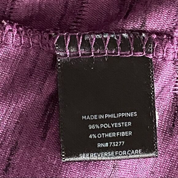 Vera Wang woman’s medium plum top - Picture 8 of 8